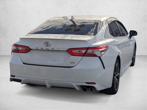 Used 2020 Toyota Camry SE image 3