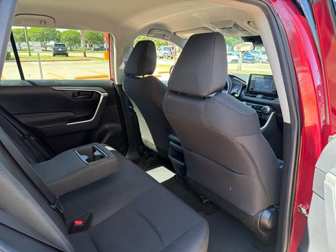 Used 2019 Toyota RAV4 LE FWD image 45