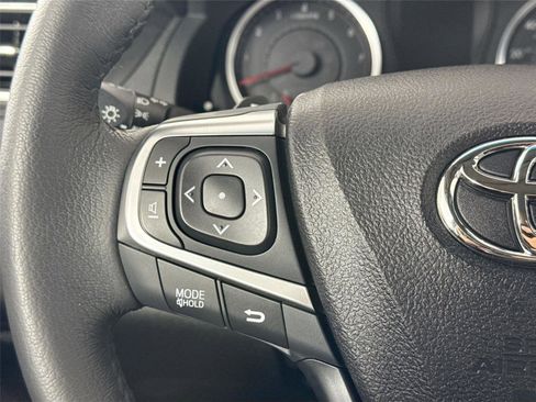Used 2017 Toyota Camry SE image 16