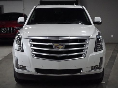 Used 2018 Cadillac Escalade ESV Premium Luxury AWD/4WD image 8