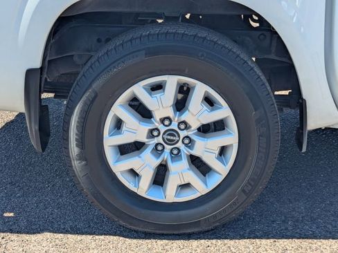 Used 2023 Nissan Frontier SV w/ Tow Package image 9