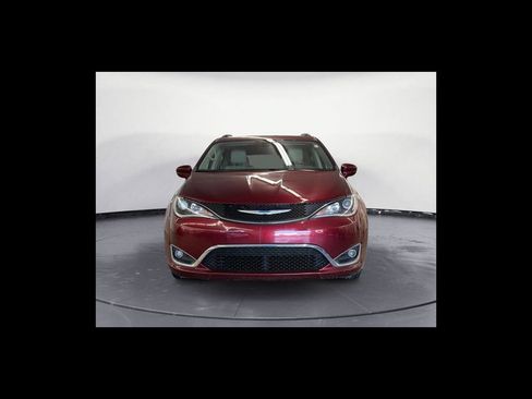 Used 2018 Chrysler Pacifica Touring-L FWD image 9