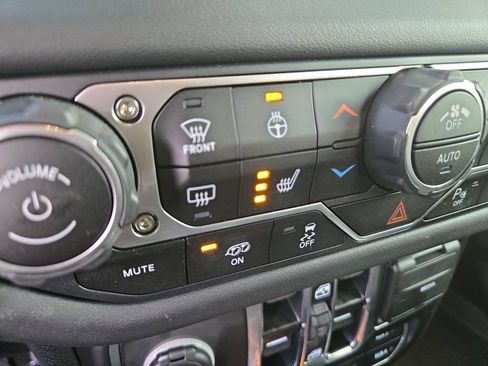 Used 2025 Jeep Wrangler Unlimited Rubicon 392 AWD/4WD image 33