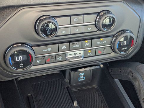 New 2025 Ford Bronco Outer Banks w/ Sasquatch Package image 23