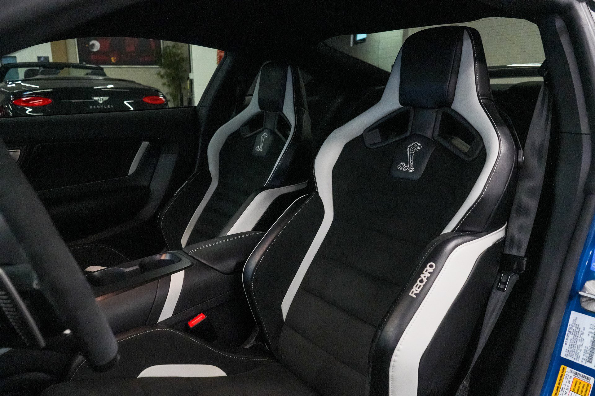 Used 2020 Ford Mustang Shelby GT500 w/ Carbon Fiber Track Pack RWD image 6
