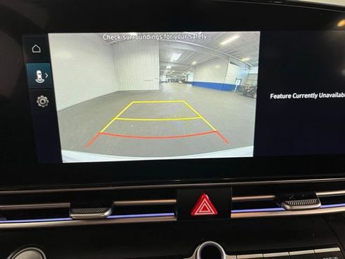 Used 2024 Hyundai Elantra SEL FWD image 28