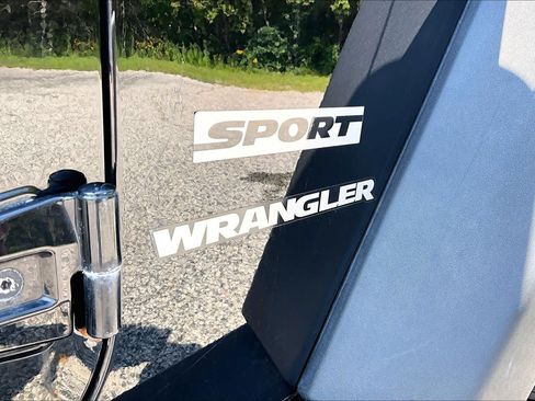 Used 2011 Jeep Wrangler Sport AWD/4WD image 9