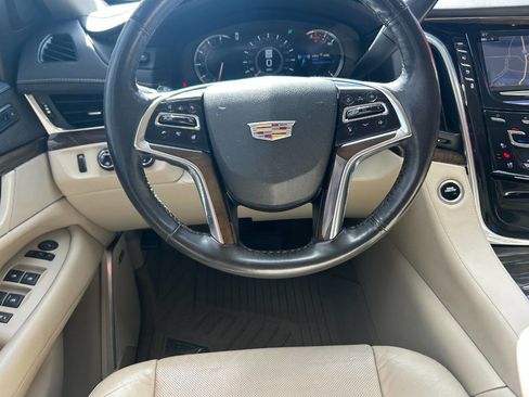 Used 2020 Cadillac Escalade ESV Luxury image 6