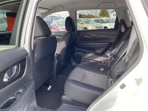 Used 2016 Nissan Rogue SV image 14