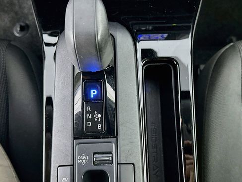 Used 2024 Toyota Prius LE FWD image 25