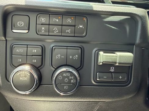 Used 2026 Chevrolet Tahoe Premier AWD/4WD image 22