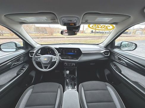 Used 2025 Chevrolet TrailBlazer LT AWD/4WD image 18