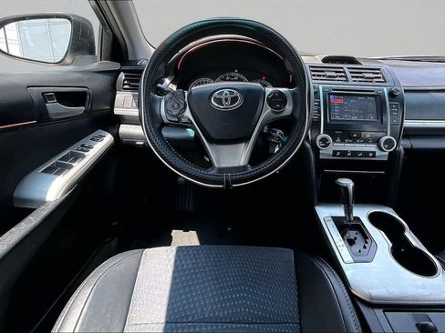 Used 2012 Toyota Camry SE FWD image 9