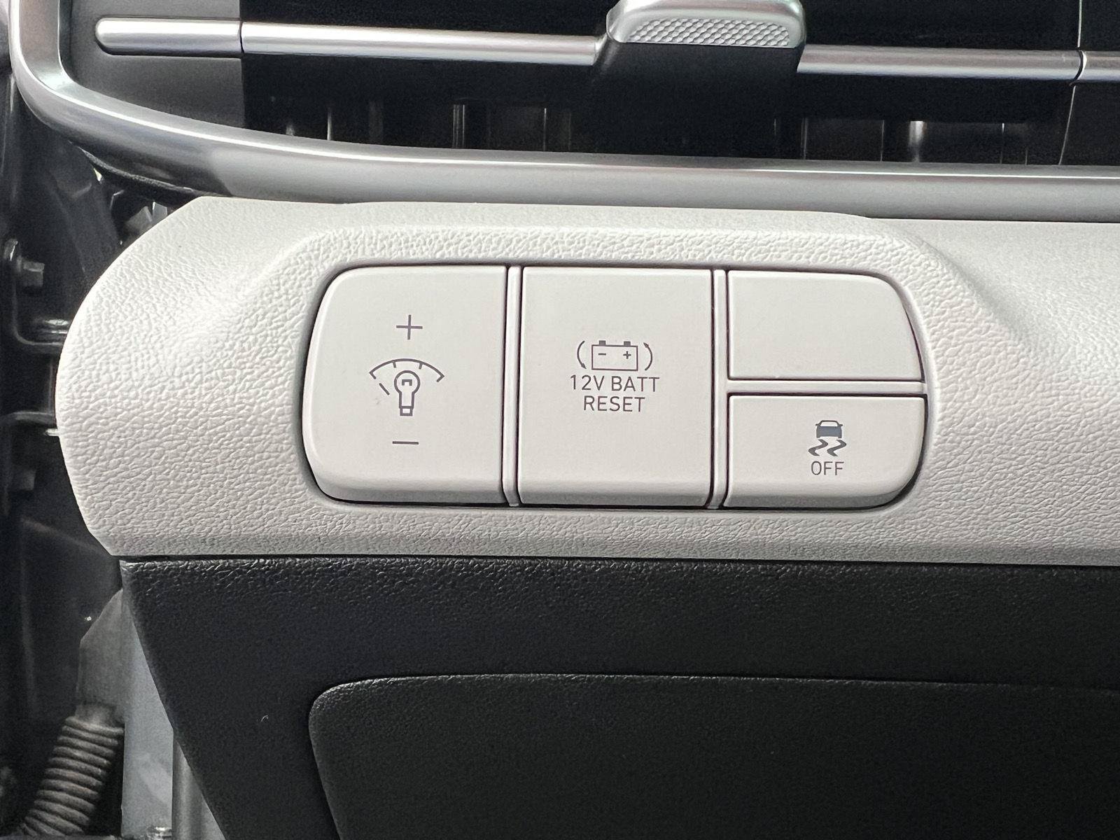 Certified 2024 Hyundai Elantra Limited FWD image 26