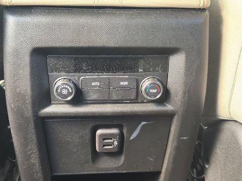 Used 2023 Chevrolet Traverse LT FWD image 15