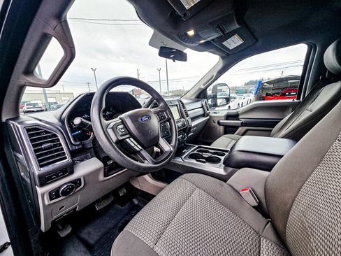 Used 2018 Ford F250 XLT w/ FX4 Off-Road Package image 9