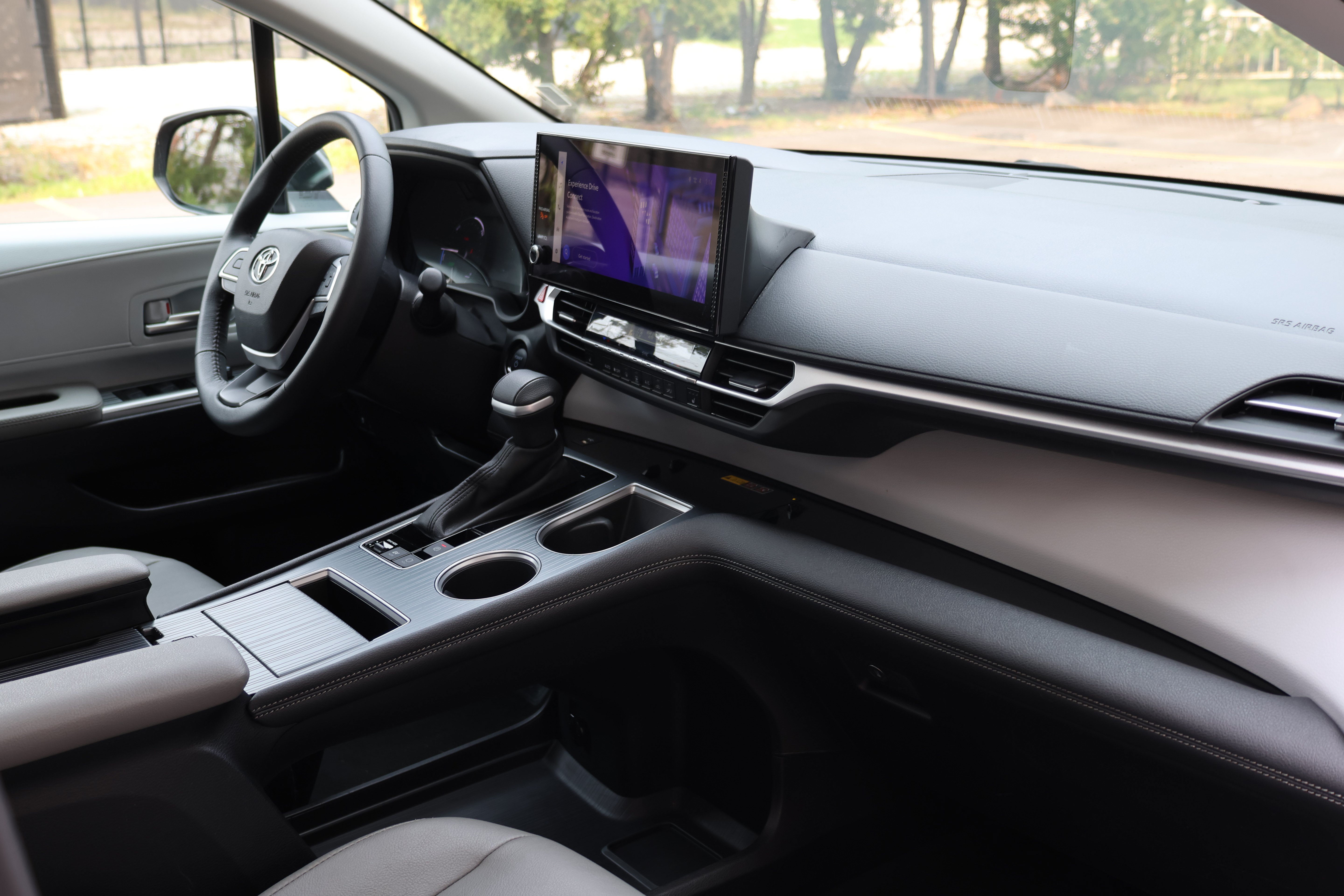 Certified 2025 Toyota Sienna XLE FWD image 42