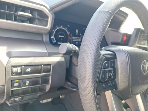 Used 2025 Toyota Tacoma TRD Sport AWD/4WD image 19