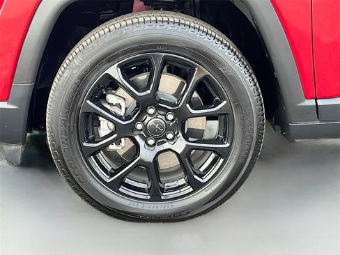 Used 2025 Jeep Compass Latitude w/ Altitude Special Edition image 31