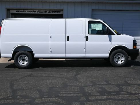 New 2026 GMC Savana 3500 Extended image 3