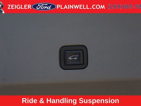 Used 2023 Cadillac XT6 Premium Luxury w/ Technology Package AWD/4WD image 11