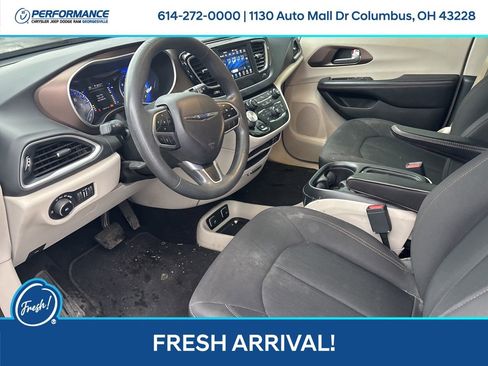 Used 2018 Chrysler Pacifica Touring Plus w/ Tire & Wheel Group image 12