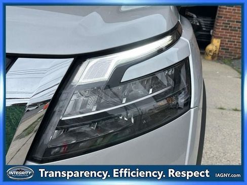 Used 2025 Nissan Pathfinder SV AWD/4WD image 10