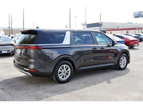 Certified 2024 Kia Carnival LX image 7