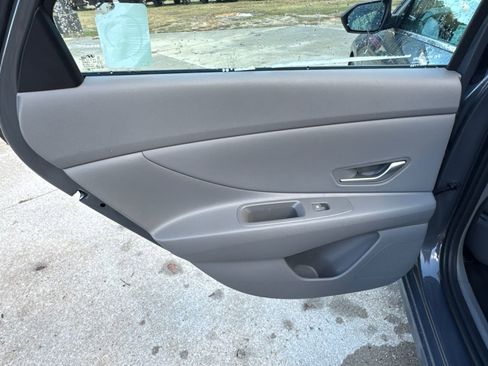 Used 2025 Hyundai Elantra SEL w/ Cargo Package image 21