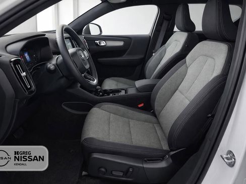 Used 2024 Volvo XC40 B5 Core AWD/4WD image 7