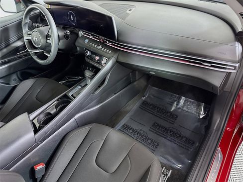 Certified 2024 Hyundai Elantra SEL w/ Convenience Package image 32