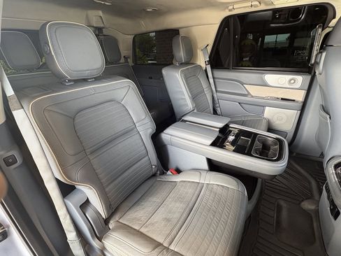 Used 2019 Lincoln Navigator Black Label w/ Cargo Package AWD/4WD image 31
