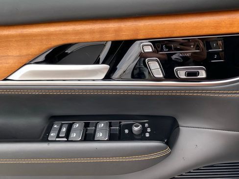 Used 2024 Jeep Grand Wagoneer L Series III image 25