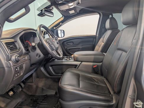 Used 2021 Nissan Titan PRO-4X w/ Pro-4x Convenience Package image 11