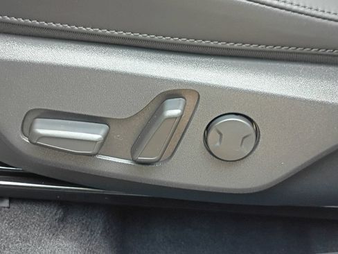 Certified 2025 Kia Niro EX Touring FWD image 15