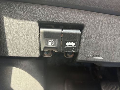 Used 2021 Nissan Versa SV FWD image 31