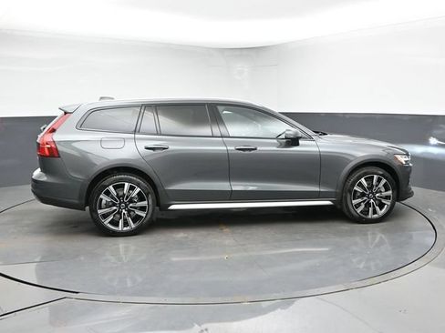 New 2026 Volvo V60 B5 Cross Country Ultra w/ Protection Package Premier AWD/4WD image 9