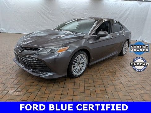 Used 2018 Toyota Camry XLE image 3
