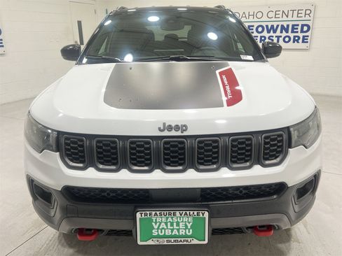 Used 2024 Jeep Compass Trailhawk image 3
