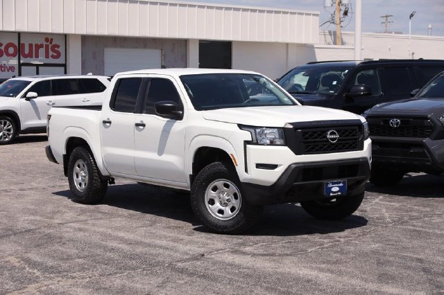 Used 2022 Nissan Frontier S w/ Technology Package AWD/4WD image 2