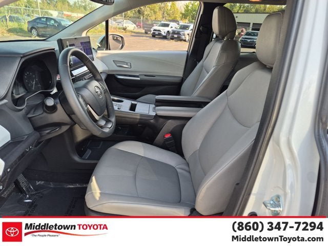 Used 2026 Toyota Sienna XLE FWD image 14