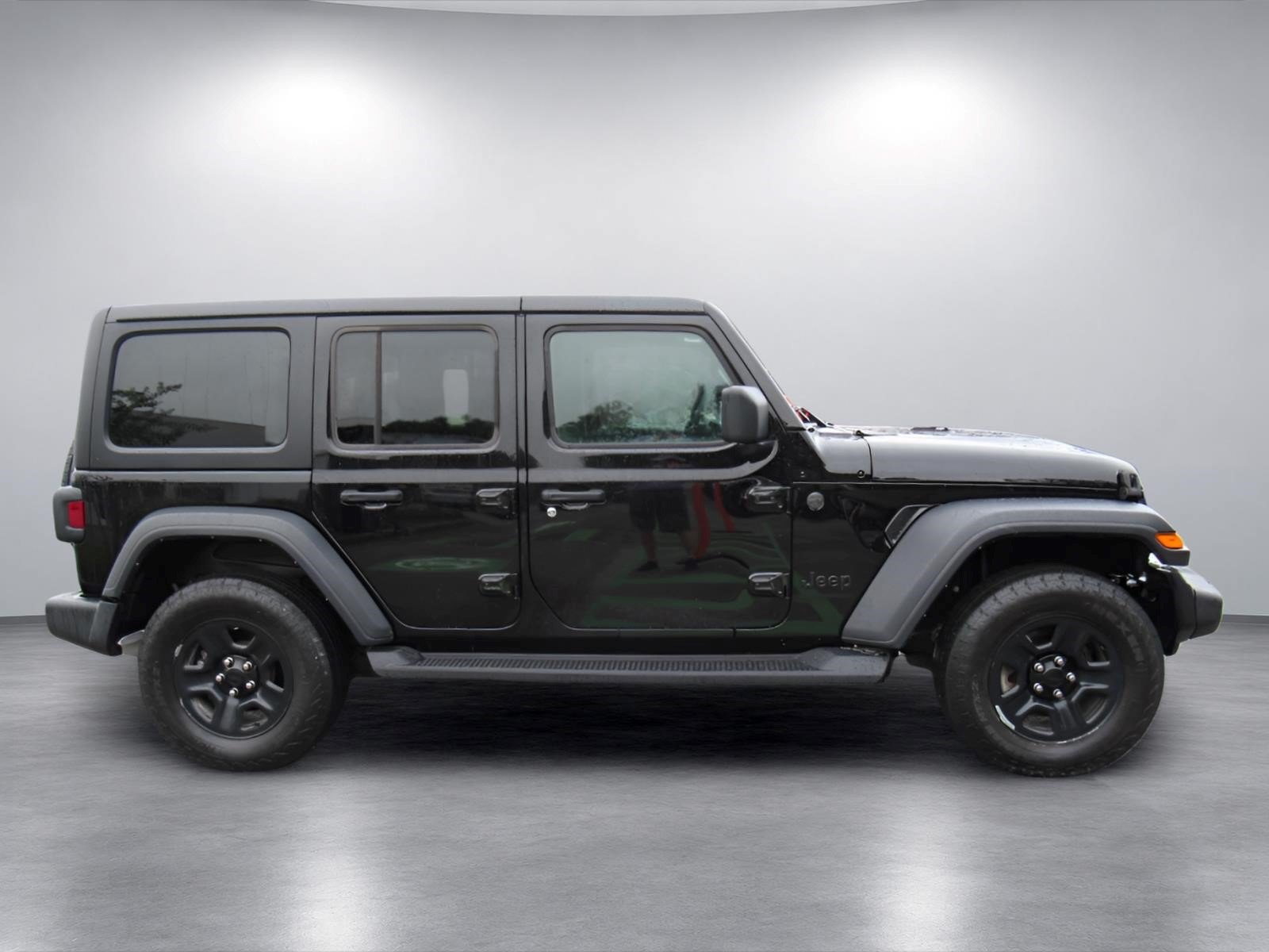 Used 2024 Jeep Wrangler Unlimited Sport AWD/4WD image 2