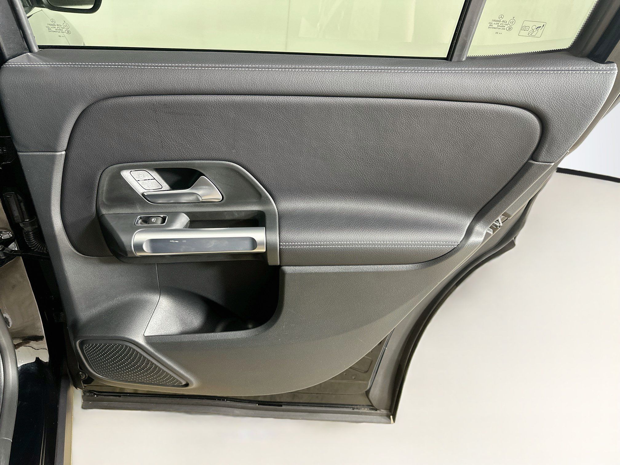 Used 2023 Mercedes-Benz GLB 250 w/ Premium Package image 30