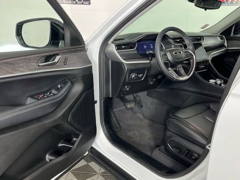 Used 2023 Jeep Grand Cherokee L Limited image 22