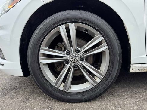 Used 2019 Volkswagen Jetta R-Line w/ R-Line Cold Weather Package FWD image 9