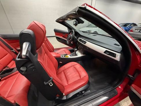Used 2007 BMW 328i Convertible image 32