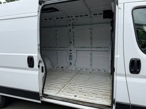 Used 2025 RAM ProMaster 2500 w/ Convenience Group FWD image 5