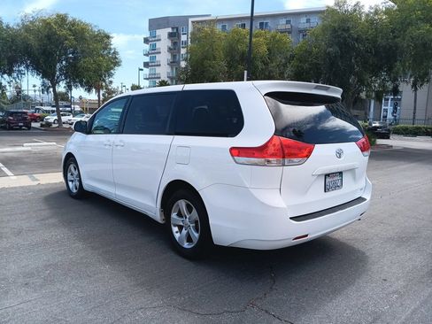 Used 2012 Toyota Sienna LE FWD image 6