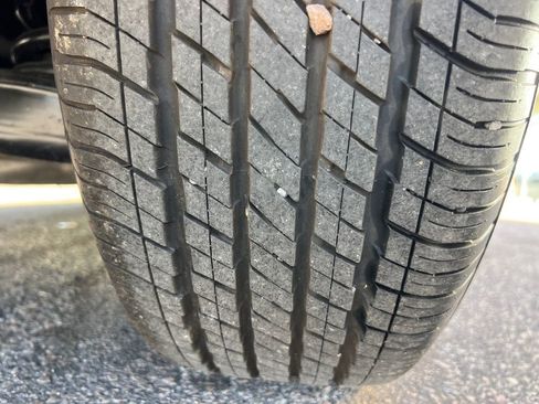 Used 2022 Chrysler Voyager LX image 42