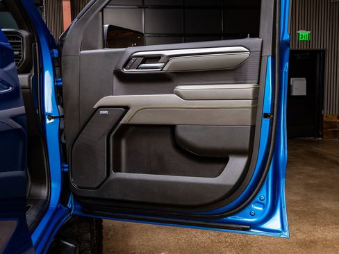 Used 2022 Chevrolet Silverado 1500 ZR2 w/ Technology Package image 36